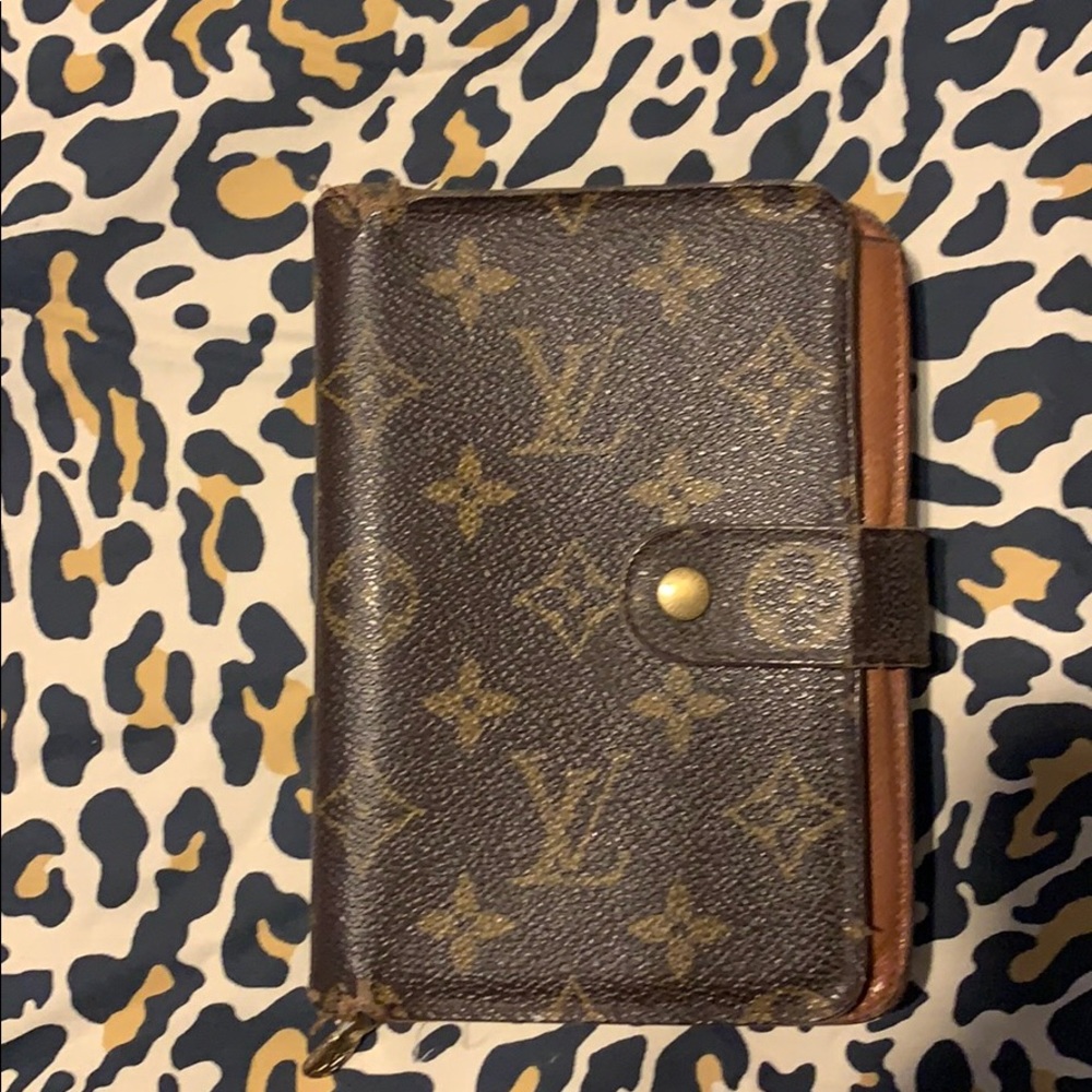 Reposhing Louis Vuitton Wallet